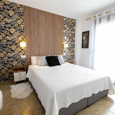 Penthouse In - Malaga דירה *